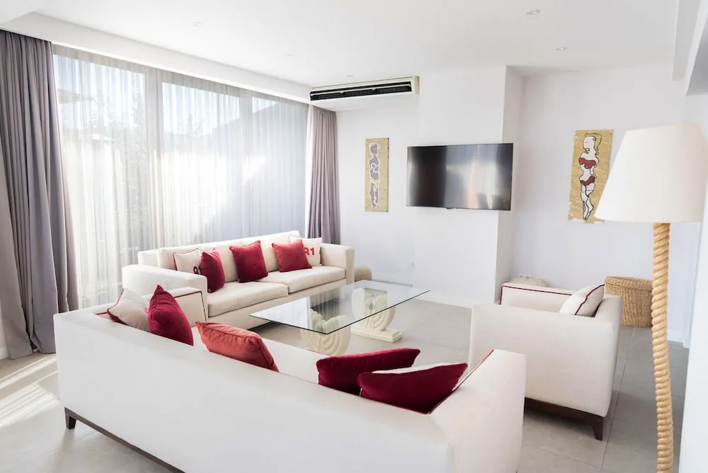 Suite 81