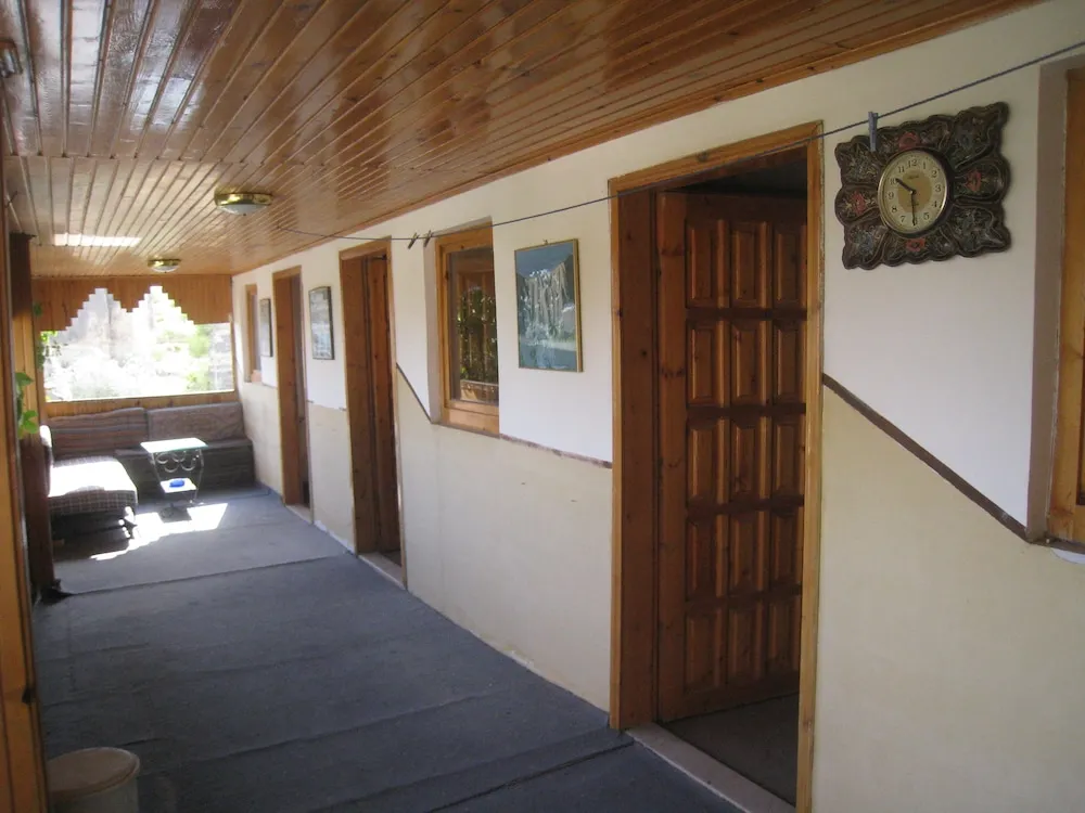 Triple Cave Room