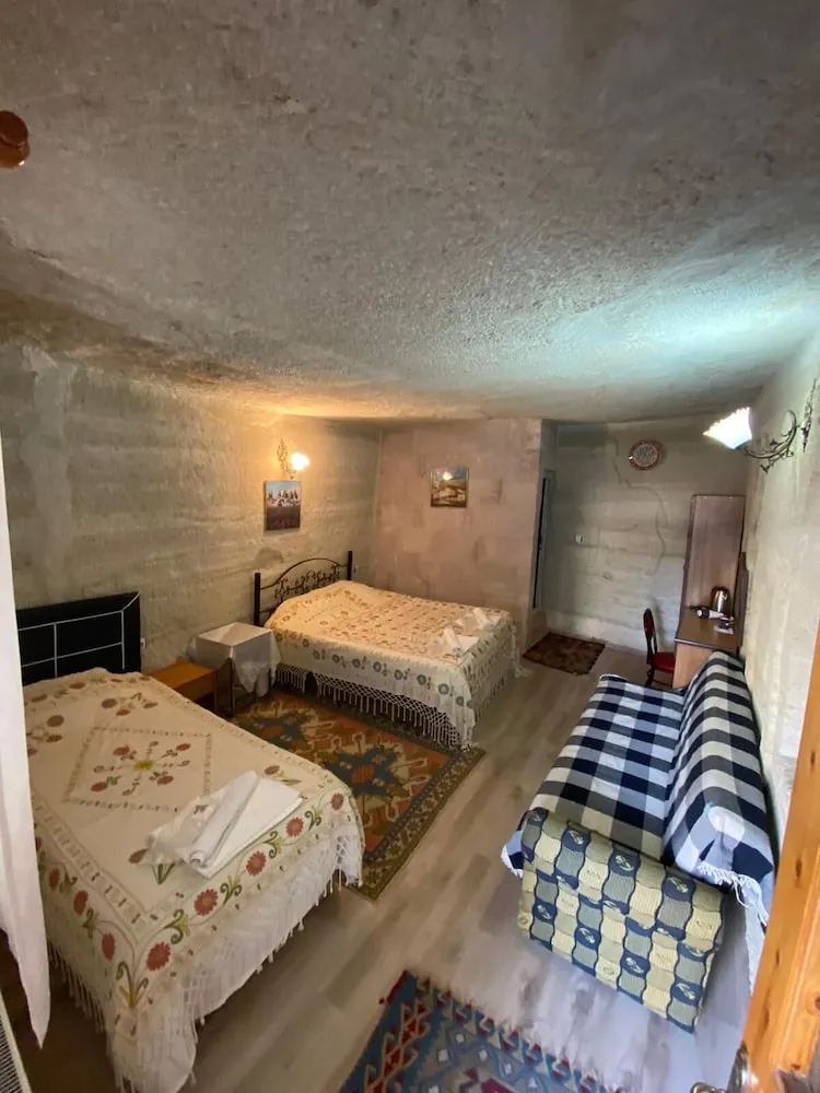Triple Cave Room