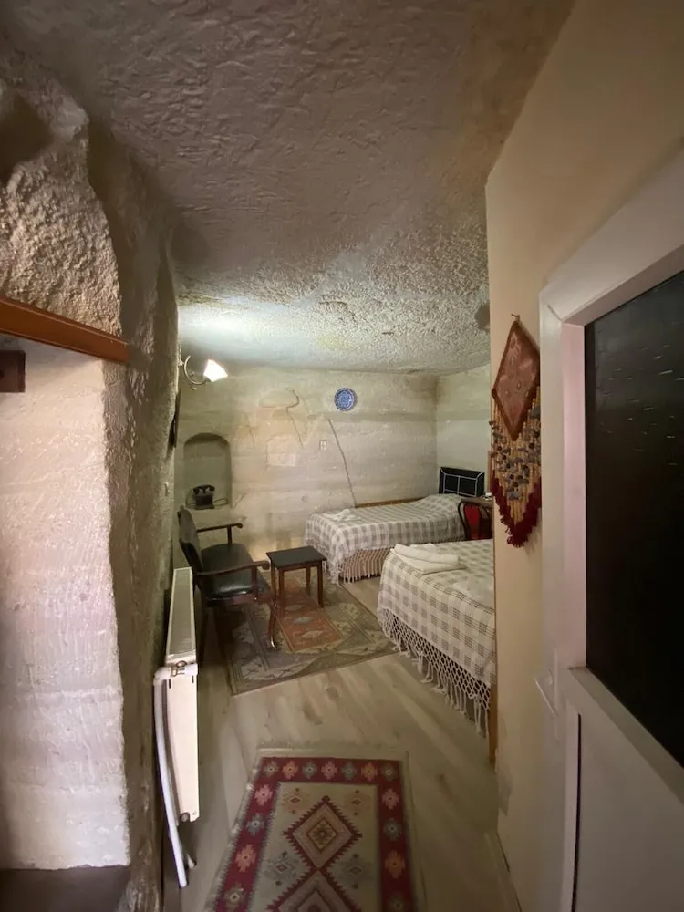 Triple Cave Room