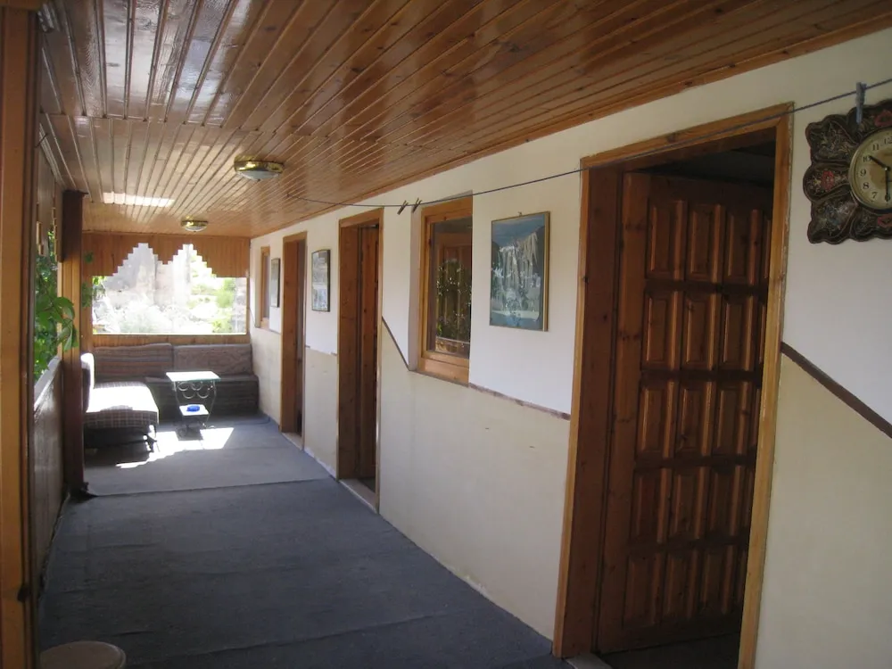 Triple Cave Room