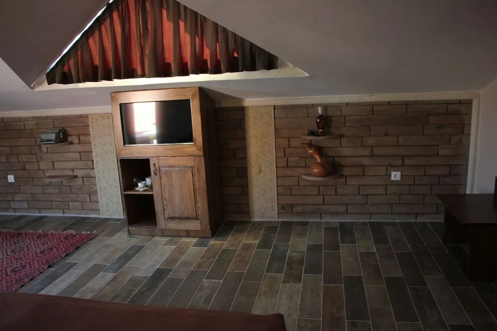 Junior Çatı Katı (Loft), 1 En Büyük (King) Boy Yatak