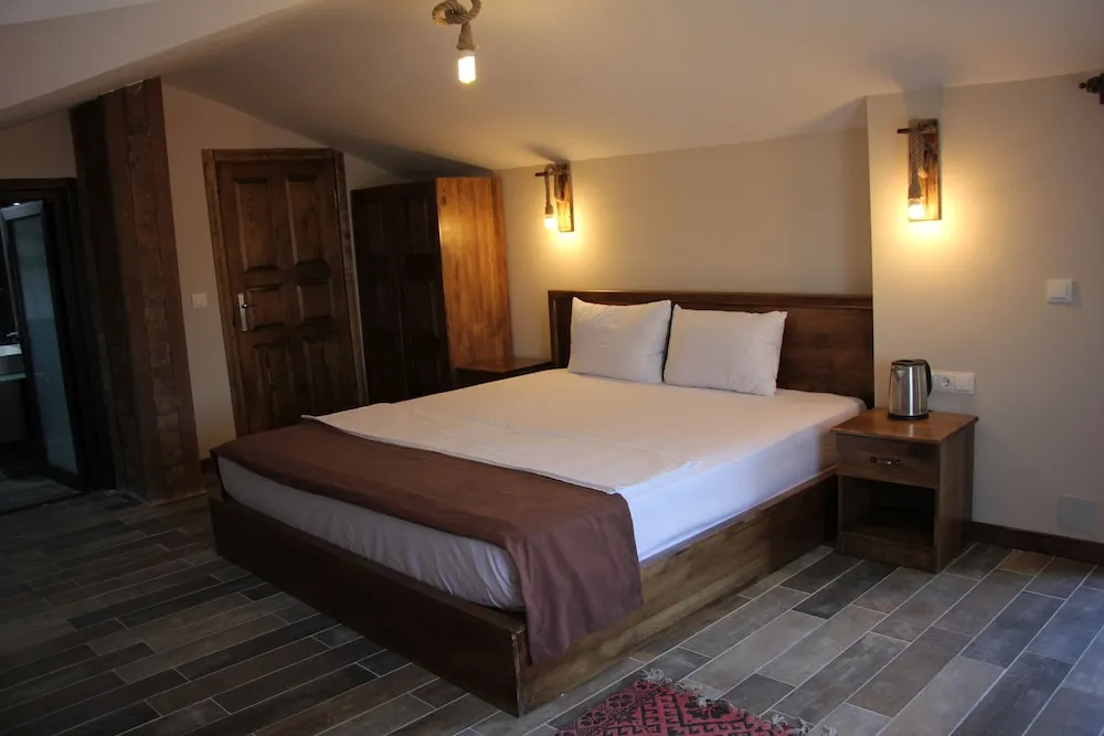 Junior Çatı Katı (Loft), 1 En Büyük (King) Boy Yatak