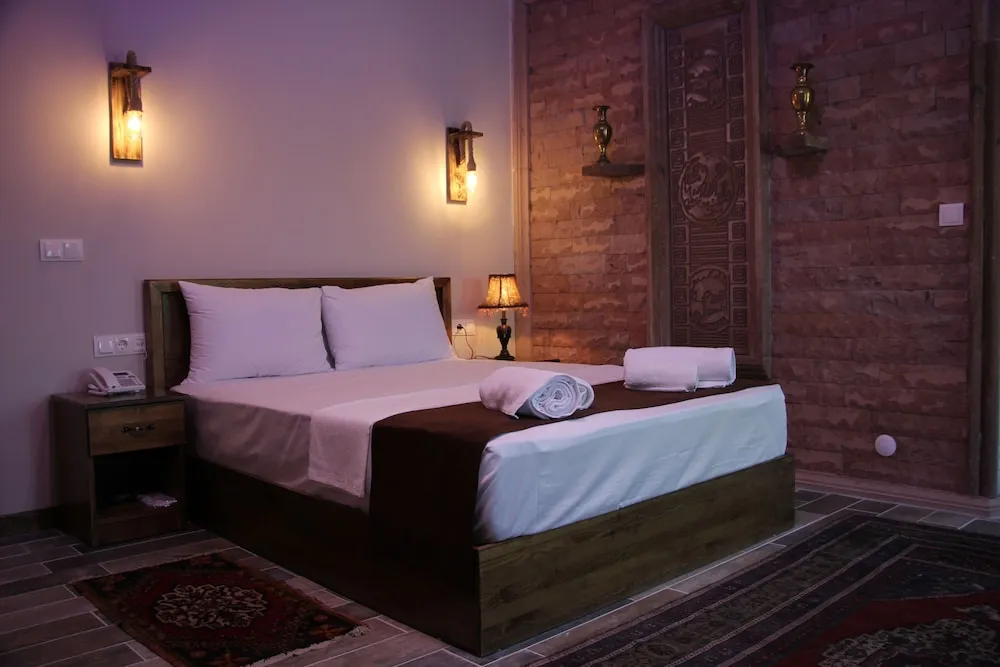 Design Oda, 1 Büyük (Queen) Boy Yatak, Bahçe Manzaralı