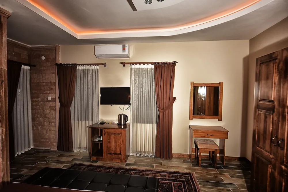 Design Oda, 1 Büyük (Queen) Boy Yatak, Bahçe Manzaralı