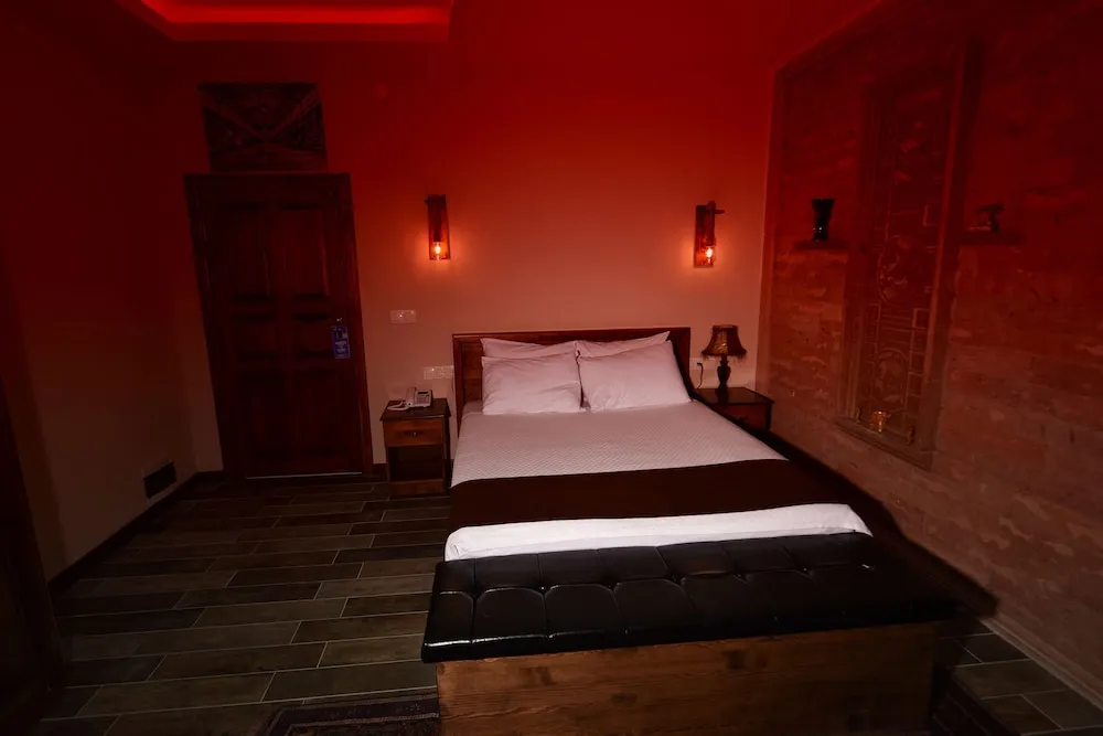 Design Oda, 1 Büyük (Queen) Boy Yatak, Bahçe Manzaralı