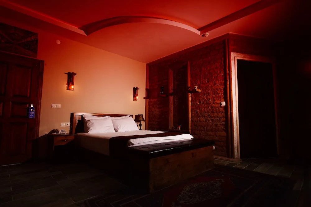 Design Oda, 1 Büyük (Queen) Boy Yatak, Bahçe Manzaralı