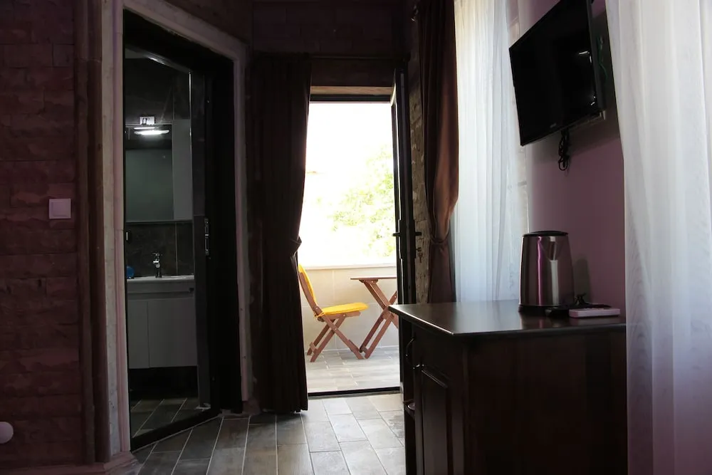 Design Oda, 1 Büyük (Queen) Boy Yatak, Bahçe Manzaralı