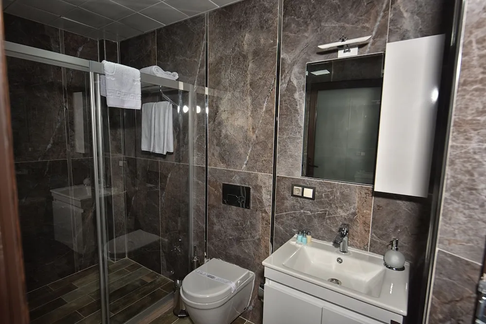 Design Oda, 1 Büyük (Queen) Boy Yatak, Bahçe Manzaralı