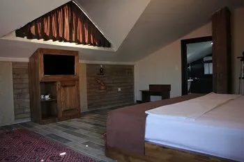 El Nazar Stone Suite