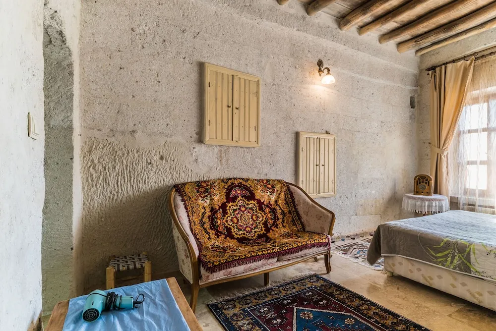 Traditional Tek Büyük Yataklı Oda