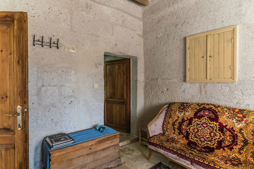 Traditional Tek Büyük Yataklı Oda