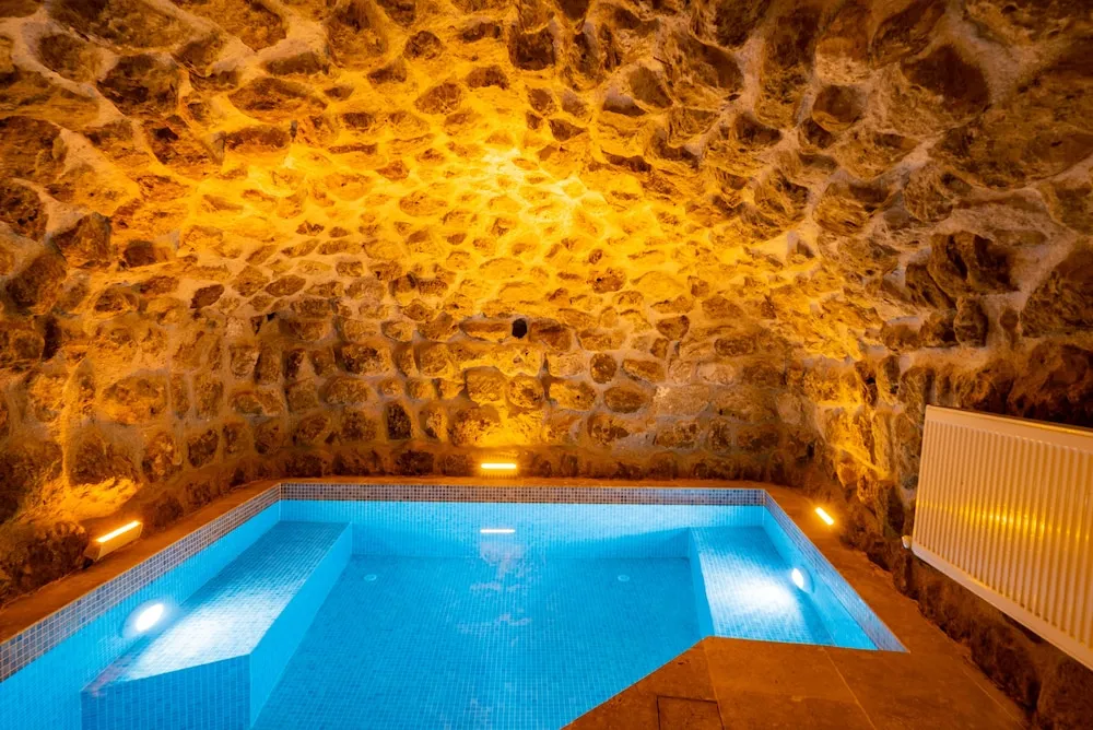 Honeymoon Tek Büyük Yataklı Oda, Kişiye Özel Havuzlu