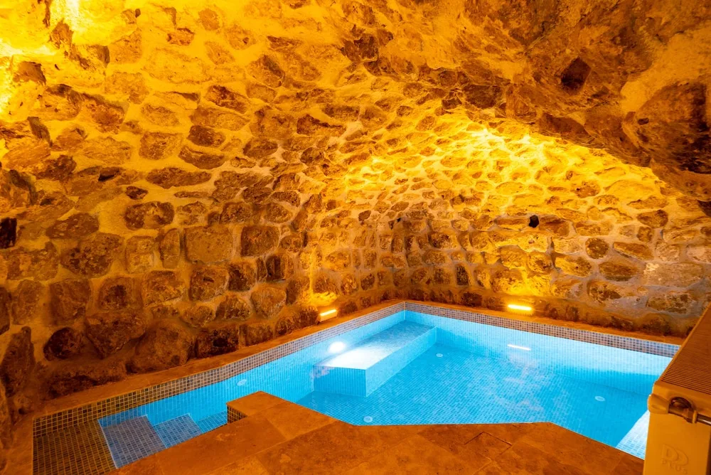 Honeymoon Tek Büyük Yataklı Oda, Kişiye Özel Havuzlu