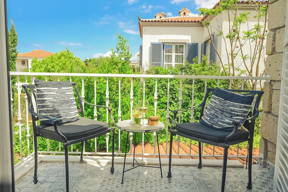 Balkonlu Deluxe Havuz Manzarali 2 Kisilik