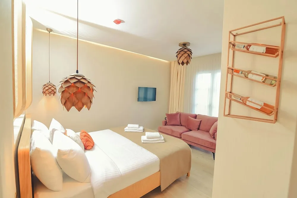 Balkonlu Deluxe Havuz Manzarali 2 Kisilik