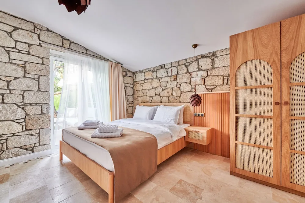 Bahce Kati Deluxe Havuz Manzarali 2 kisilik