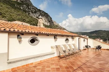 Domus Laeta