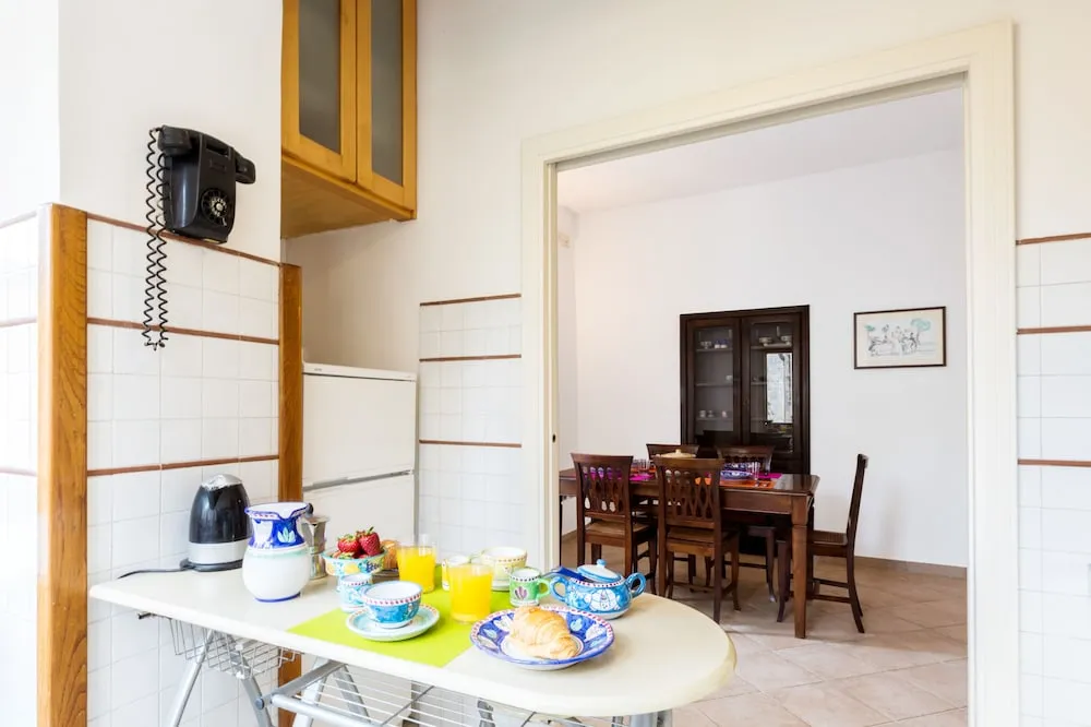 Odada yemek servisi