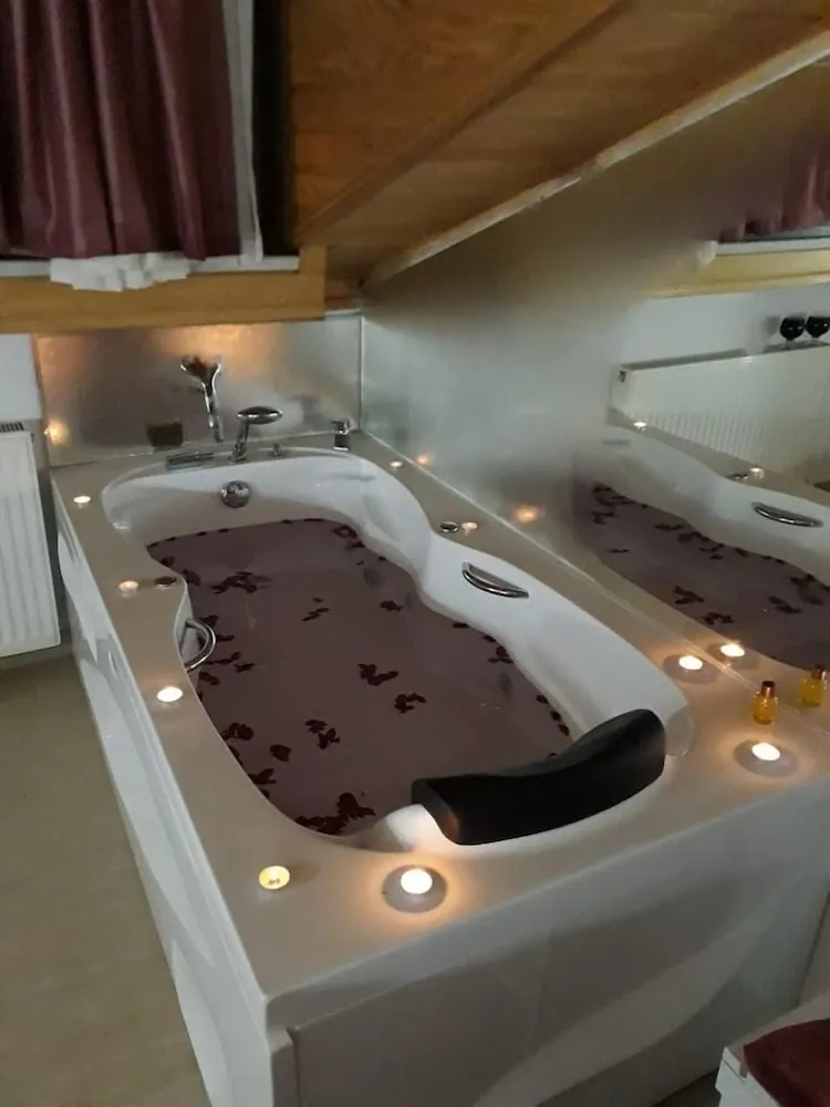 Deluxe Tek Büyük Yataklı Oda, 1 En Büyük (King) Boy Yatak, Sıcak Su Küveti
