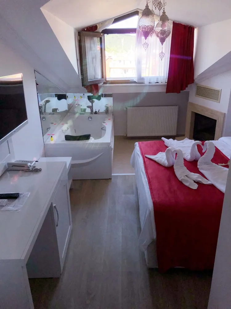 Deluxe Tek Büyük Yataklı Oda, 1 En Büyük (King) Boy Yatak, Sıcak Su Küveti