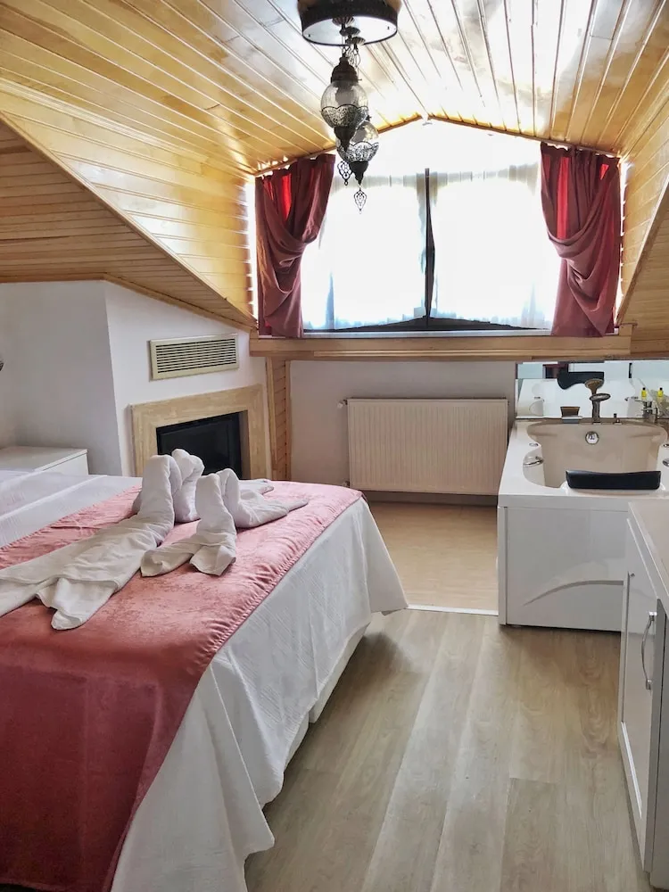 Süit, Sıcak Su Küveti