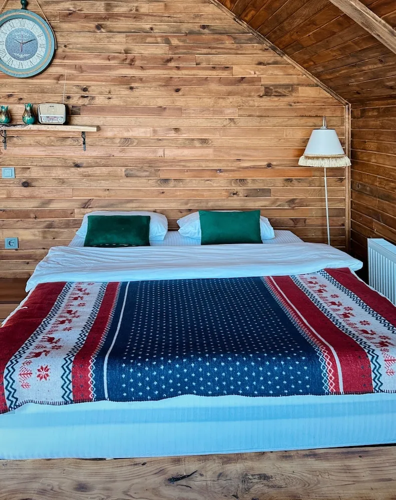 Romantic Dağ Evi, Şehir Manzaralı