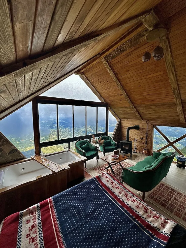 Romantic Dağ Evi, Şehir Manzaralı