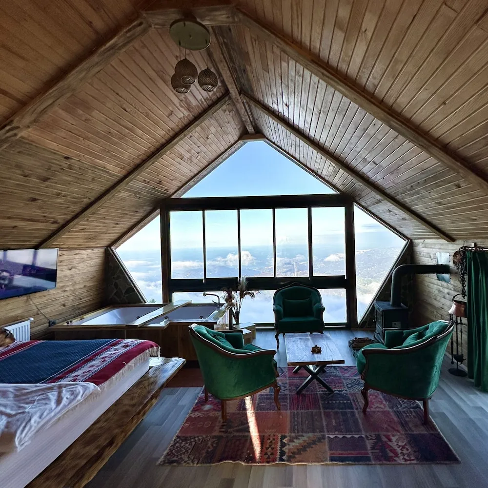 Romantic Dağ Evi, Şehir Manzaralı