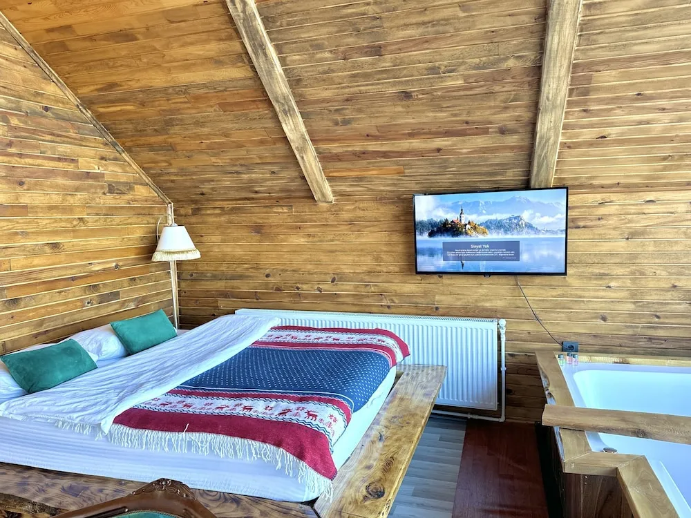 Romantic Dağ Evi, Şehir Manzaralı
