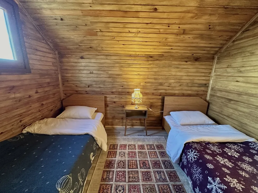 Romantic Dağ Evi, Şehir Manzaralı
