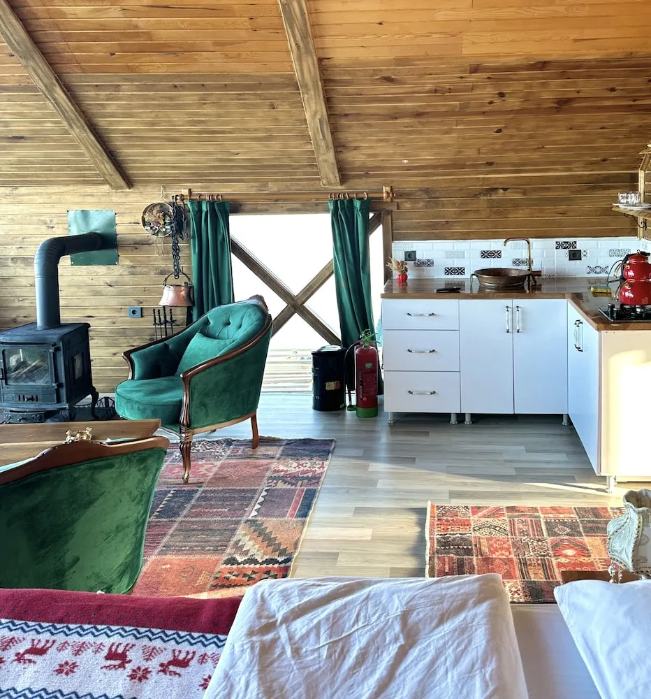 Romantic Dağ Evi, Şehir Manzaralı