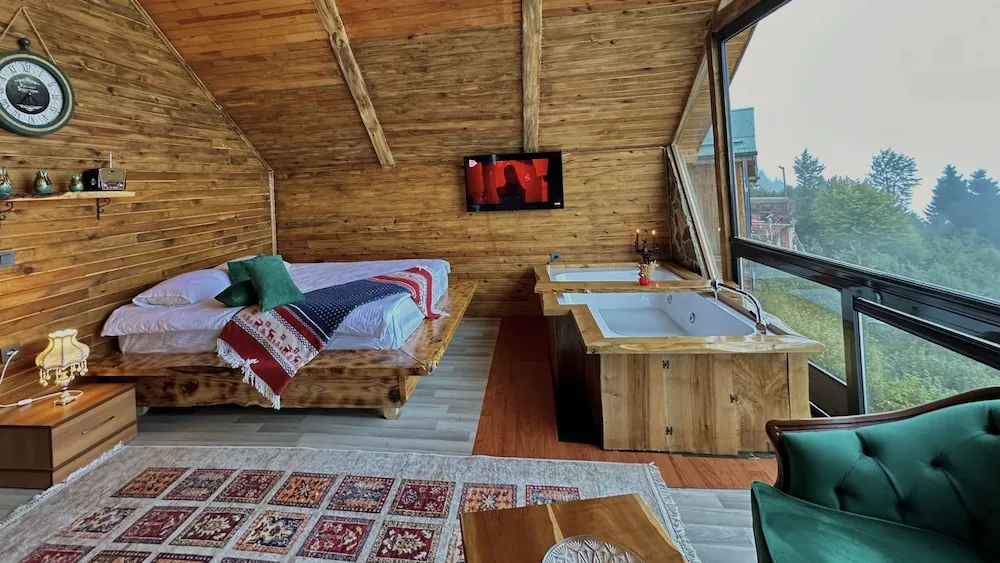 Romantic Dağ Evi, Şehir Manzaralı