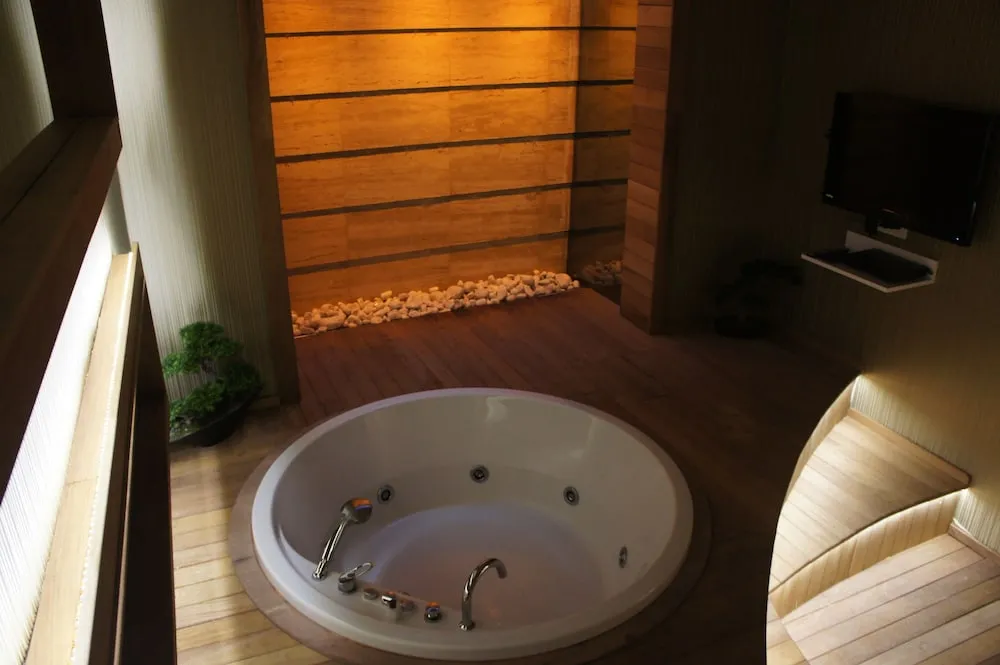 Deluxe Tek Büyük Yataklı Oda, Sıcak Su Küveti (Annex)