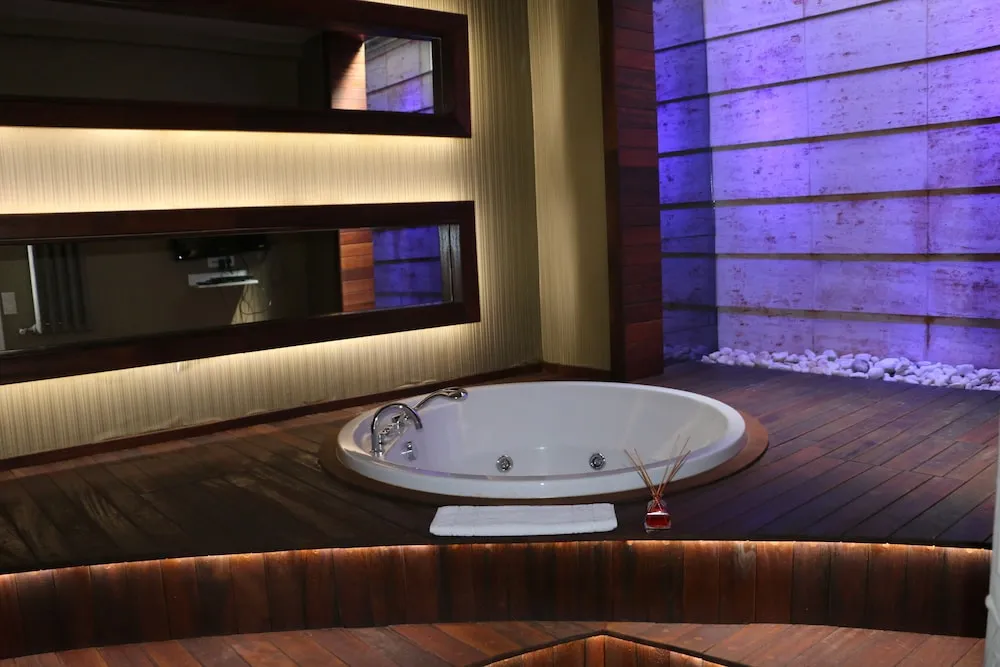 Deluxe Tek Büyük Yataklı Oda, Sıcak Su Küveti (Annex)