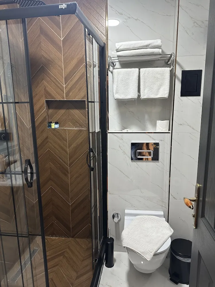 Standard Tek Büyük Yataklı Oda