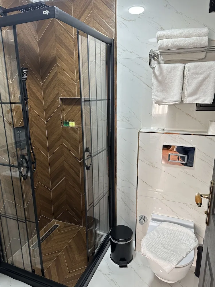 Standard Tek Büyük Yataklı Oda