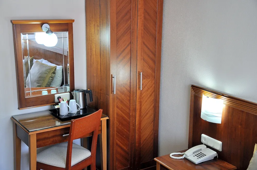 Standard Tek Büyük veya İki Ayrı Yataklı Oda