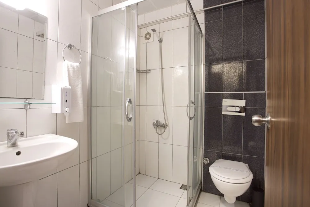 Economy Üç Kişilik Oda