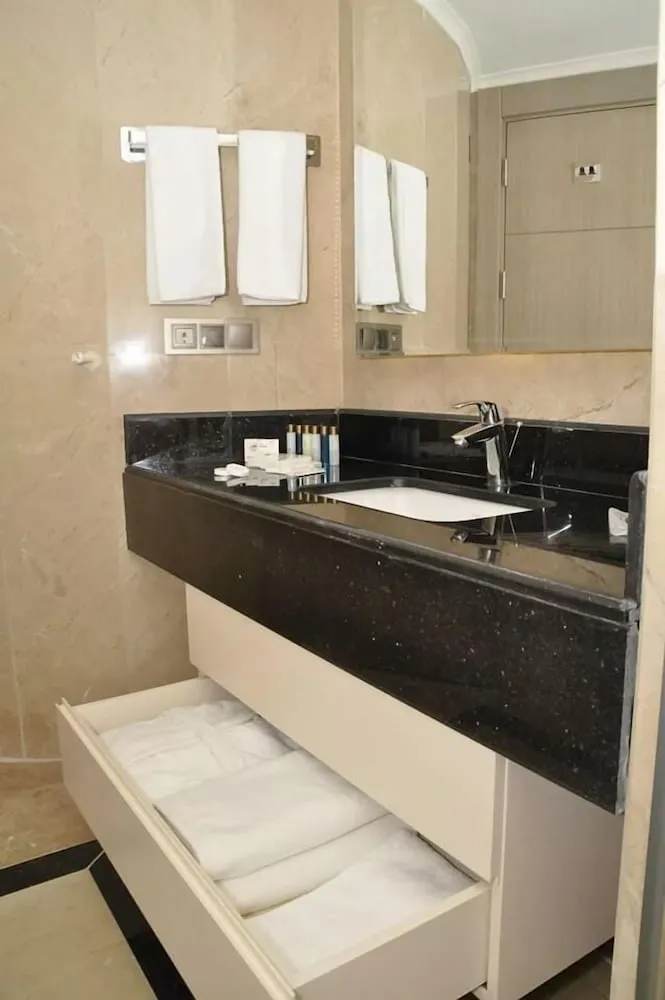Deluxe Tek Büyük veya İki Ayrı Yataklı Oda, Deniz Manzaralı