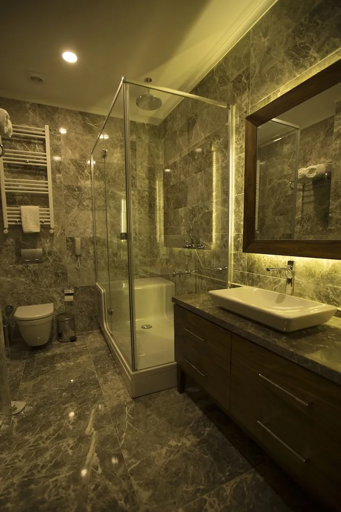 DELUXE LAKE WIEW ROOM