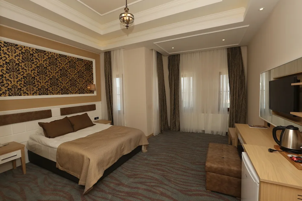 DELUXE LAKE WIEW ROOM
