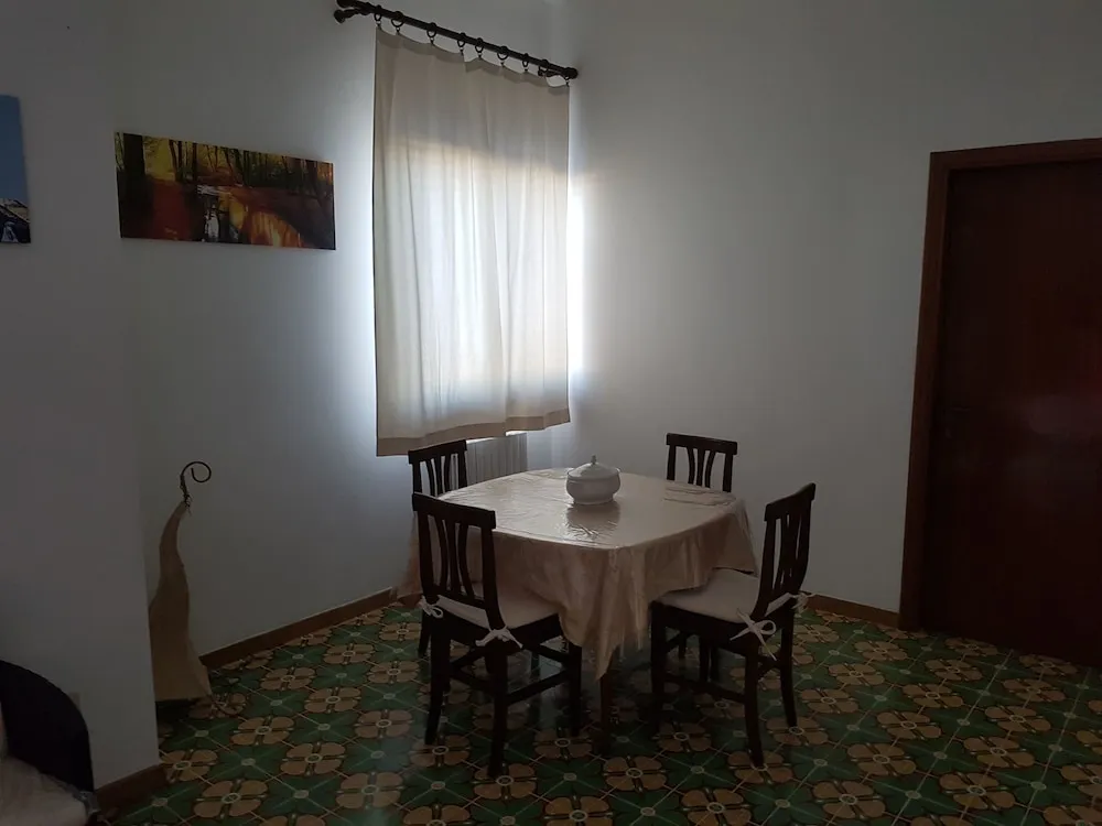 Odada yemek servisi
