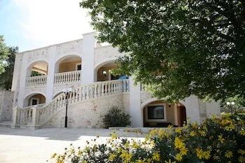 Holiday Gli Archi