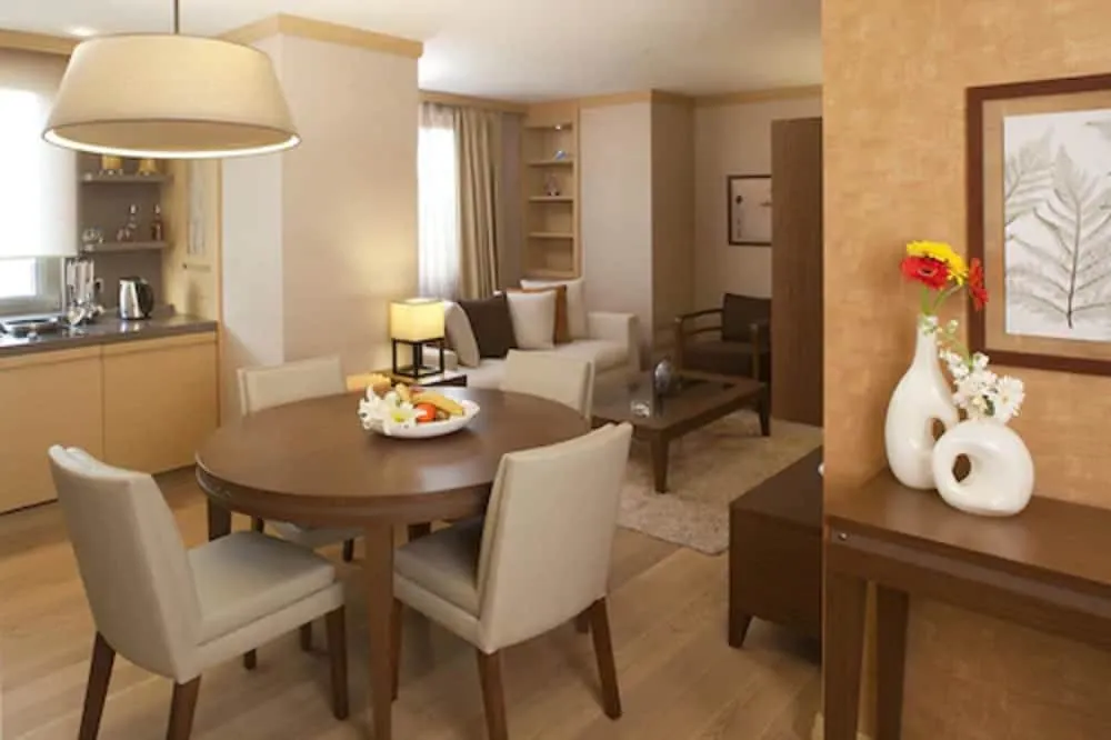 Junior Süit, Sigara İçilmez