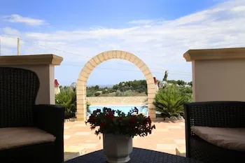 B&B Hibiscus