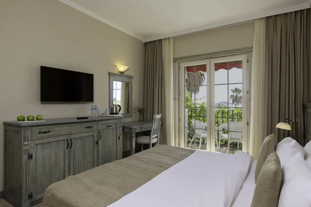 Deluxe Tek Büyük veya İki Ayrı Yataklı Oda, Balkon, Bahçe Manzaralı
