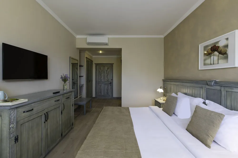 Deluxe Tek Büyük veya İki Ayrı Yataklı Oda, Balkon, Bahçe Manzaralı