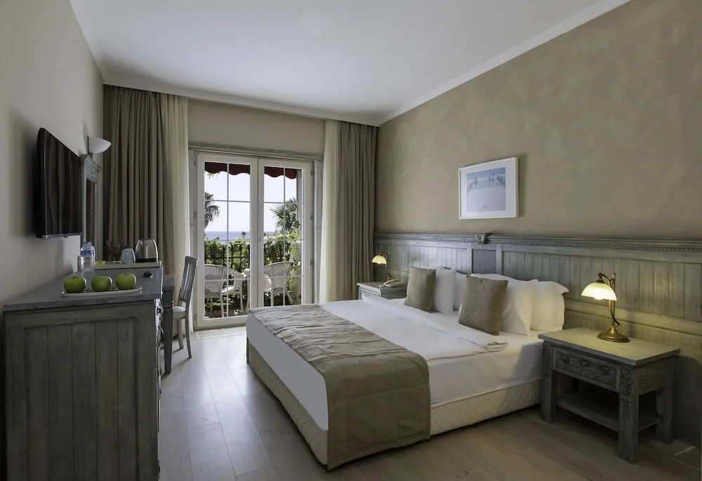 Deluxe Tek Büyük veya İki Ayrı Yataklı Oda, Balkon, Bahçe Manzaralı