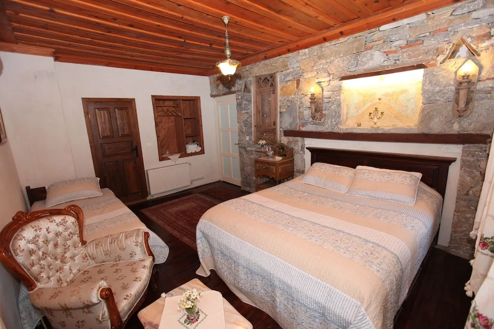 Üç Kişilik Oda